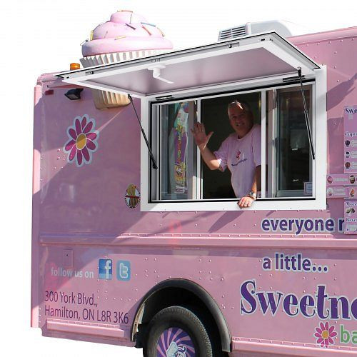 VEVOR Imbissfenster 915x610 mm Servicefenster Aluminium, 29° schwenkbar, 2 Schiebefenster & Markisentür für Imbisswagen, SCFWCK3624IN5SNRYV0