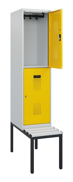 C+P Doppelstöckiger Spind Evolo PLUS, Bank, 2 Fächer, 1950x400x815mm, 7035/1023, Zylinderschloss, Sitzfläche Kunststoff, Sitzbank, 0493505-12 S10136