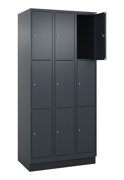 C+P Schließfachschrank Evolo PLUS, mit Sockel, 9 Fächer, 1950x900x500mm, 7016/70, Frontfarbe RAL 7016 Anthrazitgrau, 049020-303 S10016