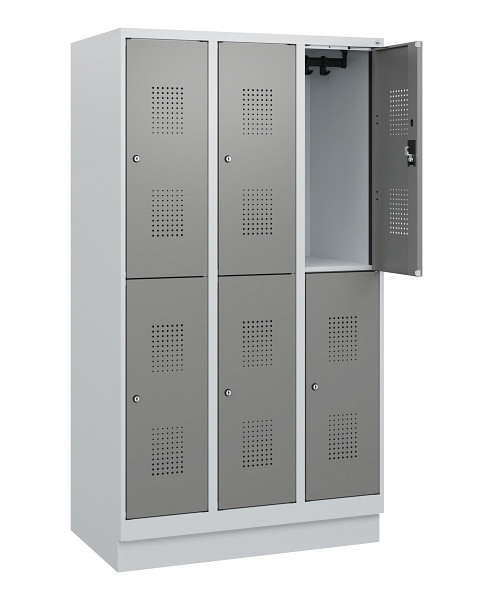 C+P Doppelstöckiger Spind Evolo PLUS, Sockel, 6 Fächer, 1630x900x500mm, 7035/000, Zylinderschloss, 0493205-30 S10041