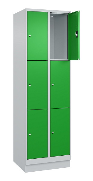 C+P Schließfachschrank Evolo PLUS, mit Sockel, 6 Fächer, 1950x600x500mm, 7035/60, Frontfarbe RAL 6037 Reingrün, 049020-203 S10011