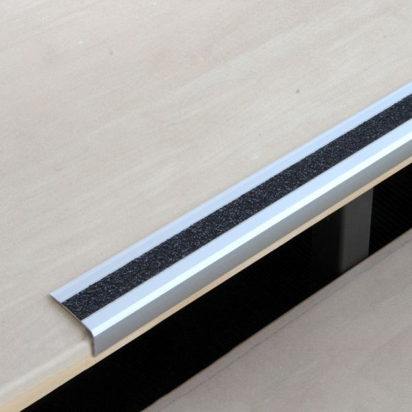 Mehlhose Antirutschtreppenkantenprofil Aluminium mit m2 Antirutschbelag, Extra Stark schwarz 53x610x31mm, selbstklebend, ATM4SF1sk