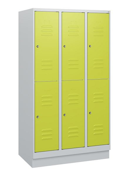 C+P Doppelstöckiger Spind Classic PLUS, Sockel, 3 Abteile, 1630x900x500mm, 7035/0024, Zylinderschlösser, 0803205-30 S10040