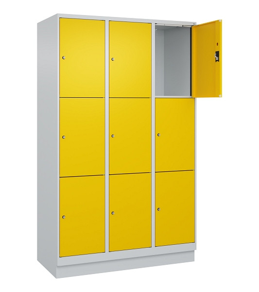 C+P Schließfachschrank Evolo PLUS, mit Sockel, 9 Fächer, 1950x1200x500mm, 7035/1, Frontfarbe RAL 1023 Verkehrsgelb, 049020-323 S10001