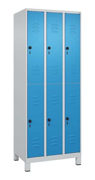 C+P Doppelstöckiger Spind Classic PLUS, Füße, 3 Abteile, 1950x750x500mm, 7035/5012, 080310-39 S10004