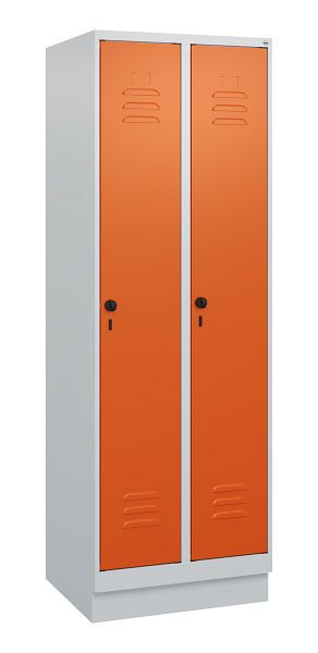 C+P Umkleidespind Classic PLUS mit Mitteltrennwand, Sockel, 2 Abteile, 1800x600x500mm, 7035/2004, Drehriegel, 0800207-20F S10030