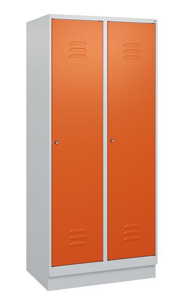 C+P Umkleidespind Classic PLUS mit Mitteltrennwand, Sockel, 2 Abteile, 1800x800x500mm, 7035/2004, Zylinderschlösser, 0800207-22F S10031
