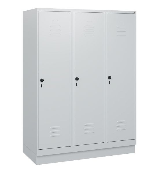 C+P Umkleidespind Classic PLUS, Sockel, 3 Abteile, 1630x1200x500mm, 7035/7035, Drehriegel, 0800205-32 S10009