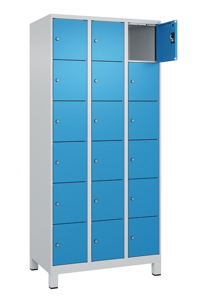 C+P Schließfachschrank Evolo PLUS, mit Füßen, 18 Fächer, 1950x900x500mm, 7035/5, Frontfarbe RAL 5012 Lichtblau, 049010-306 S10007