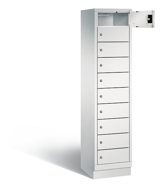 C+P Schließfachschrank Evolo, H1850xB420xT500mm, Farbe: Lichtgrau, mit Steckdosenleiste, 48020-1210 S10174