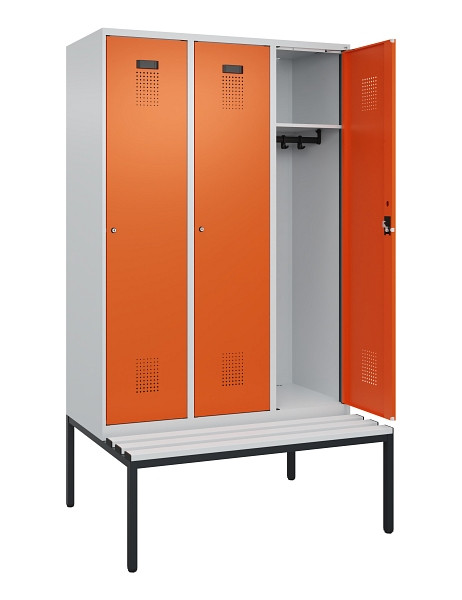 C+P Spind Evolo PLUS, 3 Abteile, 2120x1200x815mm, 7035/2004, Haken 4, Zylinderschloss, Sitzfläche Kunststoff, Sitzbank, 0490507-32 S10083