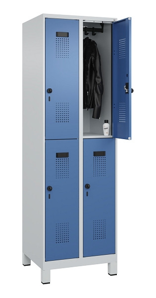 C+P Doppelstöckiger Spind Evolo PLUS, mit Füßen, 4 Fächer, 1950x600x500mm, 7035, Frontfarbe RAL 5023 Fernblau, Drehriegel, 049310-20 S10008