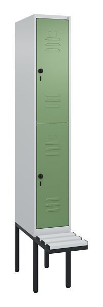 C+P Doppelstöckiger Spind Classic PLUS, 2120x300x815mm, 7035/6011, Drehriegel, mit Untergestell und schwebender Sitzfläche, 0803407-10 S10111