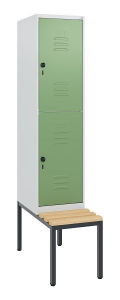 C+P Doppelstöckiger Spind Classic PLUS, Bank, 1950x400x815mm, 7035/6011, Drehriegel, Sitzleisten aus Buche, mit untergebauter Sitzbank, 0803505-12 S10006