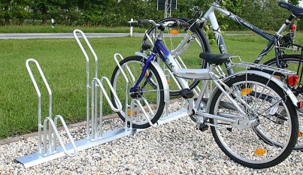 Rasti AXIOS Fahrradständer, 2er Stand, einseitige Ausführung, 45°, Bodenbefestigung (zum Aufschrauben), Edelstahl elektropoliert, F03071