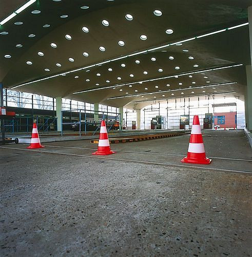 Moravia Leitkegel aus PVC, tagesleuchtend, grellrot/weiß, mit zwei weißen Ringen, Höhe 750 mm, 311275