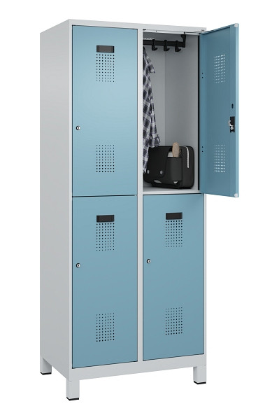 C+P Doppelstöckiger Spind Evolo PLUS, mit Füßen, 4 Fächer, 1950x800x500mm, 7035, Frontfarbe 2406015 RDS Architekturblau, Zylinderschloss, 049310-22 S10036