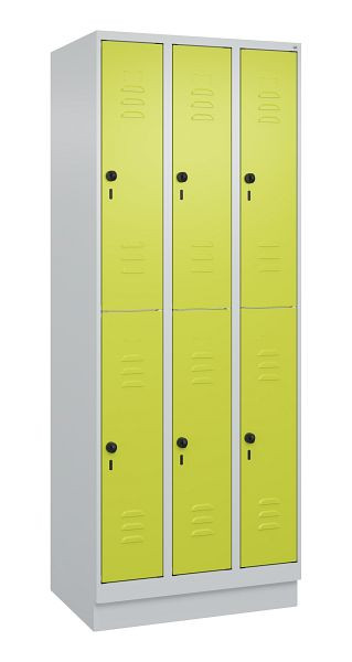 C+P Doppelstöckiger Spind Classic PLUS, Sockel, 3 Abteile, 1950x750x500mm, 7035/0024, 080320-39 S10010
