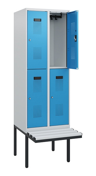 C+P Doppelstock-Spind Evolo PLUS, Bank, 4 Fächer, 1950x600x815mm, 7035/5012, Zylinderschloss, Sitzfläche Kunststoff, 0493405-20 S10142