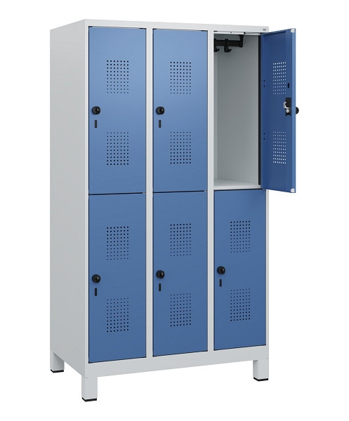 C+P Doppelstöckiger Spind Evolo PLUS, Füße, 6 Fächer, 1630x900x500mm, 7035/5023, Drehriegel, 0493105-30 S10008