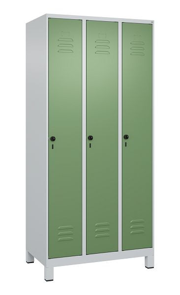 C+P Umkleidespind Classic PLUS mit Mitteltrennwand, Füße, 3 Abteile, 1950x900x500mm, 7035/6011, Drehriegel, 080010-30F S10006