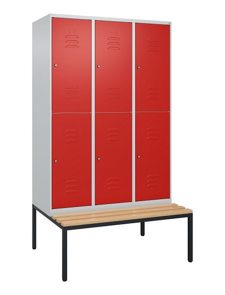 C+P Doppelstöckiger Spind Classic PLUS, 3 Abteile, 2120x1200x815mm, 7035/3020, Zylinderschlösser, Buche-Sitzleisten, Sitzbank, 0803507-32 S10092