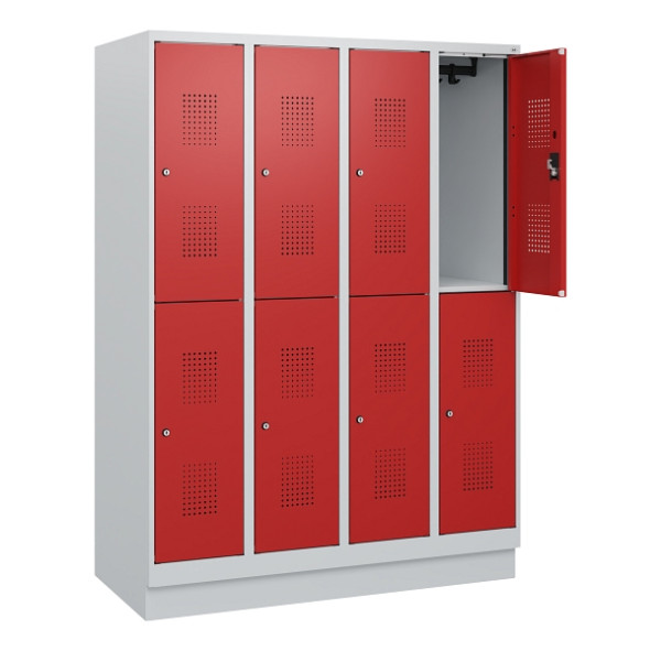C+P Doppelstöckiger Spind Evolo PLUS, Sockel, 8 Fächer, 1630x1200x500mm, 7035/30, Frontfarbe RAL 3000 feuerrot, Zylinderschloss, 0493205-40 S10024