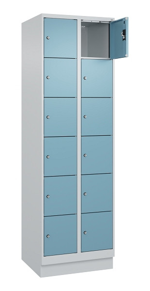 C+P Schließfachschrank Evolo PLUS, mit Sockel, 12 Fächer, 1950x600x500mm, 7035/0, Frontfarbe 2406015 RDS Architekturblau, 049020-206 S10009
