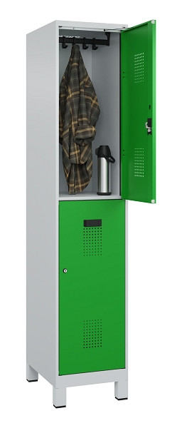 C+P Doppelstöckiger Spind Evolo PLUS, mit Füßen, 2 Fächer, 1950x400x500mm, 7035, Frontfarbe RAL 6037 Reingrün, Zylinderschloss, 049310-12 S10038
