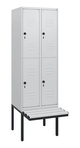 C+P Doppelstöckiger Spind Classic PLUS, 2 Abteile, 1950x600x815mm, 7035/7035, Drehriegel, mit Untergestell und schwebender Sitzfläche, 0803405-20 S10069