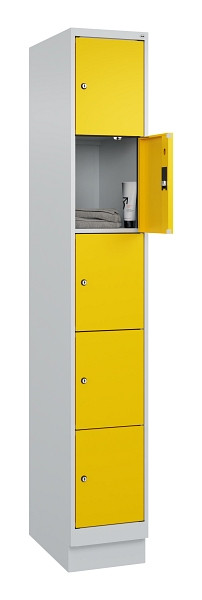 C+P Schließfachschrank Evolo PLUS, mit Sockel, 5 Fächer, 1950x300x500mm, 7035/10, Frontfarbe RAL 1023 Verkehrsgelb, 049020-105 S10001