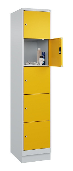 C+P Schließfachschrank Evolo PLUS, mit Sockel, 5 Fächer, 1950x400x500mm, 7035/10, Frontfarbe RAL 1004 Goldgelb, 049020-125 S10000