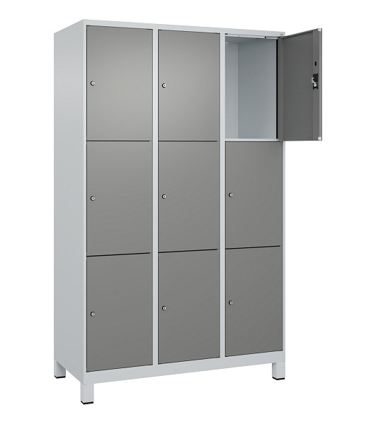 C+P Schließfachschrank Evolo PLUS, mit Füßen, 9 Fächer, 1950x1200x500mm, 7035/0, Frontfarbe 0005000 RDS Stahlgrau, 049010-323 S10014