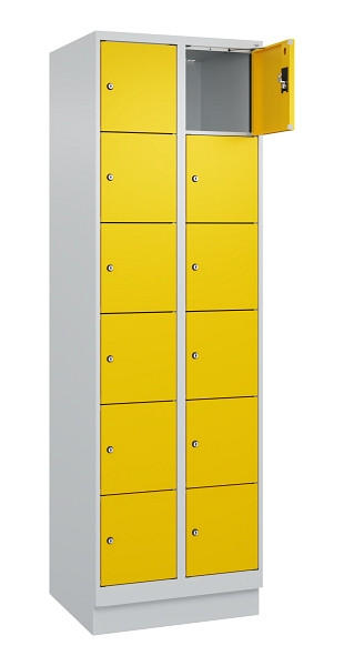 C+P Schließfachschrank Evolo PLUS, mit Sockel, 12 Fächer, 1950x600x500mm, 7035/1, Frontfarbe RAL 1023 Verkehrsgelb, 049020-206 S10001