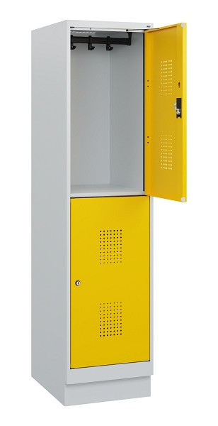 C+P Doppelstöckiger Spind Evolo PLUS, Sockel, 2 Fächer, 1630x400x500mm, 7035/102, Zylinderschloss, 0493205-12 S10020
