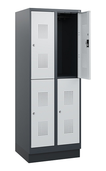 C+P Doppelstöckiger Spind Evolo PLUS, Sockel, 4 Fächer, 1630x600x500mm, 7016/703, Zylinderschloss, 0493205-20 S10044
