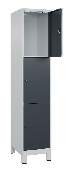 C+P Schließfachschrank Evolo PLUS, mit Füßen, 3 Fächer, 1950x400x500mm, 7035/70, Frontfarbe RAL 7016 Anthrazitgrau, 049010-123 S10012