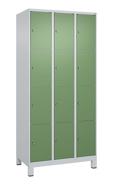 C+P Schließfachschrank Classic PLUS, Füße, 3 Abteile mit je 4 Fächern, 1950x900x500mm, 7035/6011, 080010-304 S10006