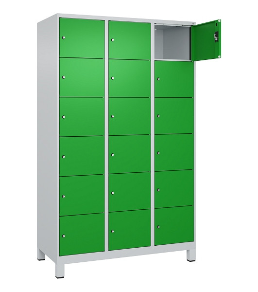 C+P Schließfachschrank Evolo PLUS, mit Füßen, 18 Fächer, 1950x1200x500mm, 7035/6037 Reingrün, 049010-326 S10011