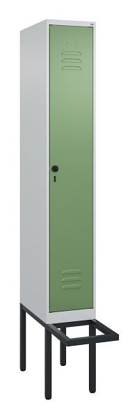 C+P Umkleidespind Classic PLUS, 2120x300x815mm, 7035/6011, Drehriegel, Buche-Sitzleisten, je 2 Doppel-Haken, 0800407-10F S10006