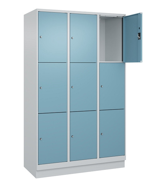 C+P Schließfachschrank Evolo PLUS, mit Sockel, 9 Fächer, 1950x1200x500mm, 7035/0, Frontfarbe 2406015 RDS Architekturblau, 049020-323 S10009