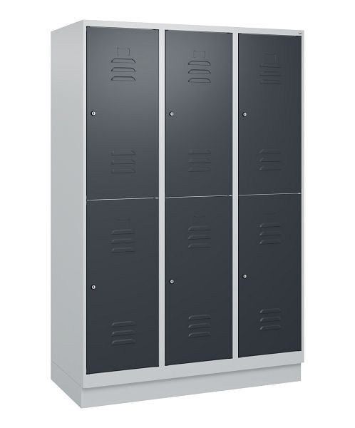 C+P Doppelstöckiger Spind Classic PLUS, Sockel, 3 Abteile, 1800x1200x500mm, 7035/7016, Zylinderschlösser, 0803207-32 S10023