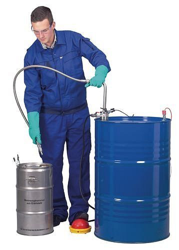 DENIOS Lösemittelpumpe aus Edelstahl, für Fußbetrieb mit Auslaufschlauch, 201951