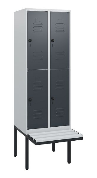 C+P Doppelstöckiger Spind Classic PLUS, 2 Abteile, 1950x600x815mm, 7035/7016, Drehriegel, mit Untergestell und schwebender Sitzfläche, 0803405-20 S10068