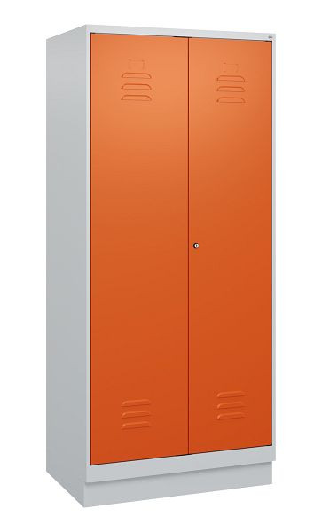 C+P Umkleidespind Classic PLUS, Doppel-Spind, Sockel, 2 Abteile, 1800x800x500mm, 7035/2004, Zylinderschloss, 0800227-22P S10031