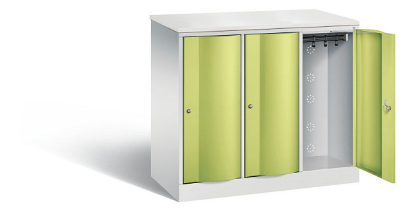 C+P Garderobenschrank Resisto, H1077xB1148xT540mm, Farbe: Lichtgrau / Viridingrün, 8271-372 S10073