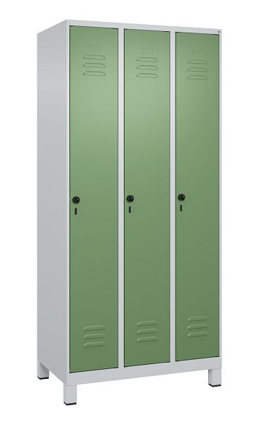 C+P Umkleidespind Classic PLUS, Füße, 3 Abteile, 1950x900x500mm, 7035/6011, Drehriegel, 080010-30 S10006