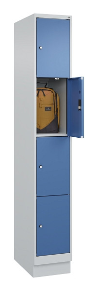 C+P Schließfachschrank Evolo PLUS, mit Sockel, 4 Fächer, 1950x300x500mm, 7035/50, Frontfarbe RAL 5023 Fernblau, 049020-104 S10008