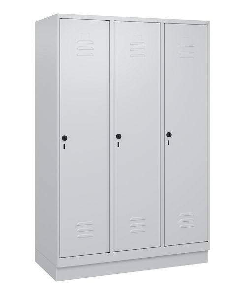 C+P Umkleidespind Classic PLUS, Sockel, 3 Abteile, 1800x1200x500mm, 7035/7035, Drehriegel, 0800207-32 S10009