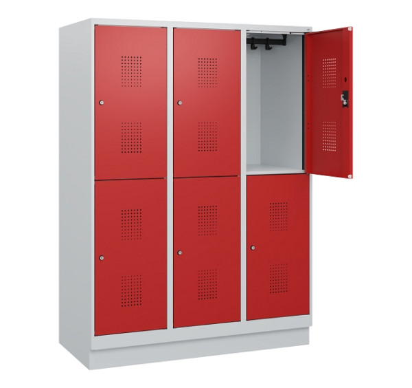 C+P Doppelstöckiger Spind Evolo PLUS, Sockel, 6 Fächer, 1630x1200x500mm, 7035/30, Frontfarbe RAL 3000 feuerrot, Zylinderschloss, 0493205-32 S10024